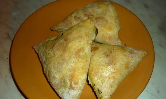 Рецепт самсы с луком. Самса рыба. самса с курицей. самса с луком. самса с говядиной и луком.