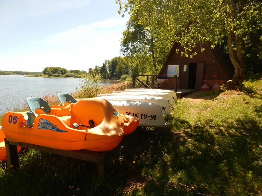 Camping в подмосковье. Пансионат Парус Озернинское водохранилище. Пансионат Парус Руза. Пансионат Парус Рузский район. Пансионат Парус Рузский район кемпинг.