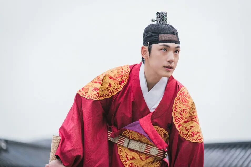 Королева чхорин 2025. Королева чхорин. королева чхорин сериал. kim tae woo королева чорин. чон бэ-су.