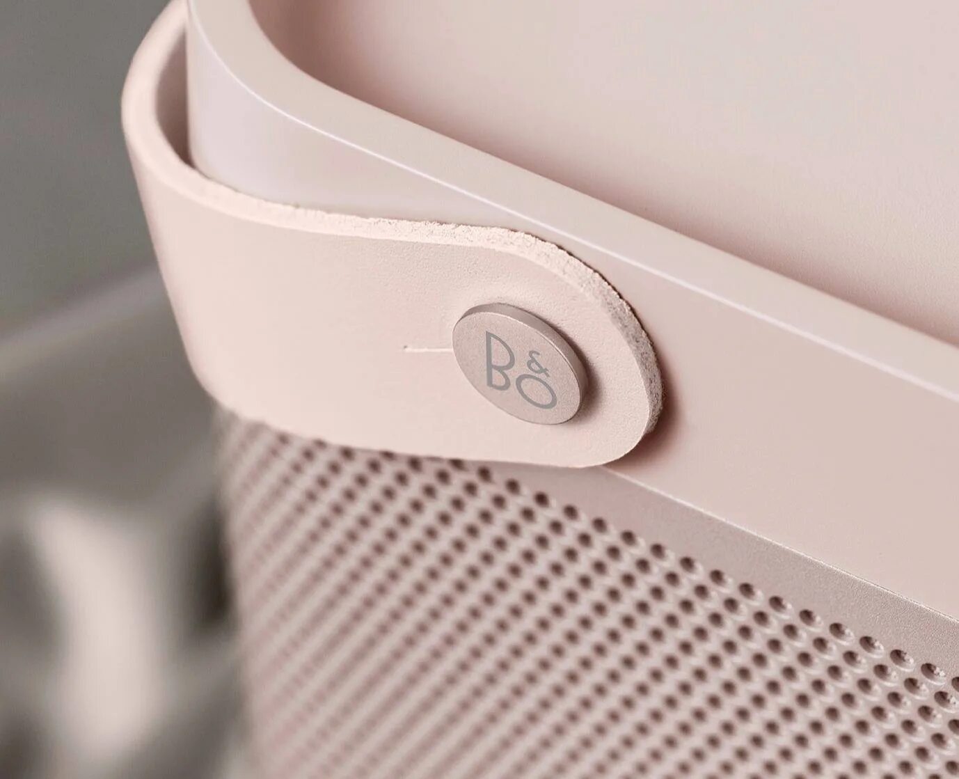 Bang & Olufsen Beolit 17 Pink. Bang Olufsen Beolit 17 динамики. B&O 17 Bang Olufsen Beolit. Bang Olufsen Beolit 12 отошла верхняя резинка. Bang olufsen beolit