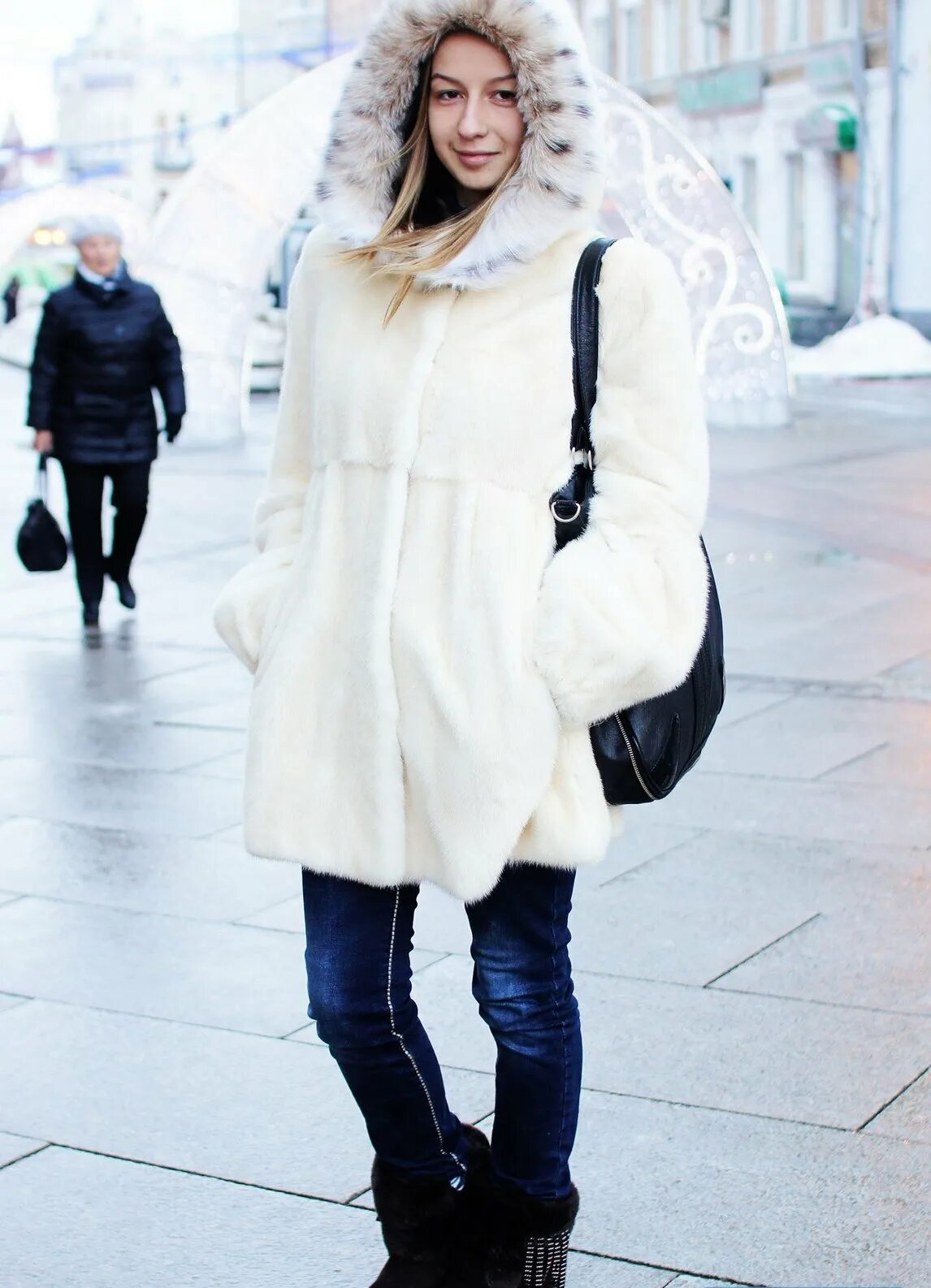 белая под шубой. образы с белой шубкой. белая под шубой. белая под шубой. шапка под белую шубу.