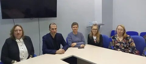 Проведя совещание директор компании начал