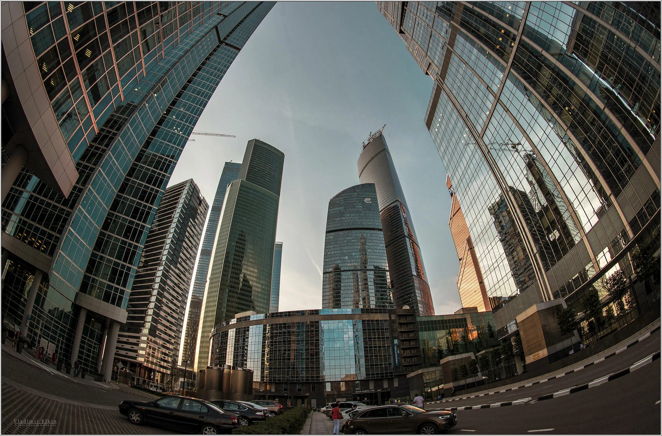 Фон москоу сити ночью. Москва сити двор. Центр москвы улицы. Ул city. Ул city.