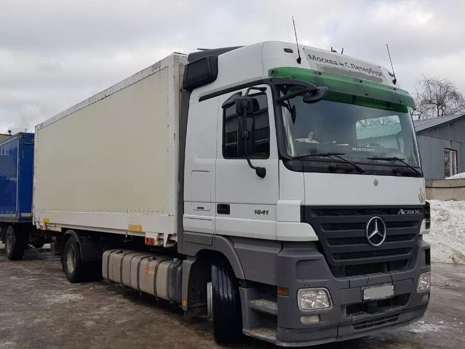 Авито куплю грузовик б у. Мерседес Актрос 2008г. Mercedes Actros 2008 фургон. Мерседес Актрос белый Горбунов. Грузовые автомобили с пробегом.