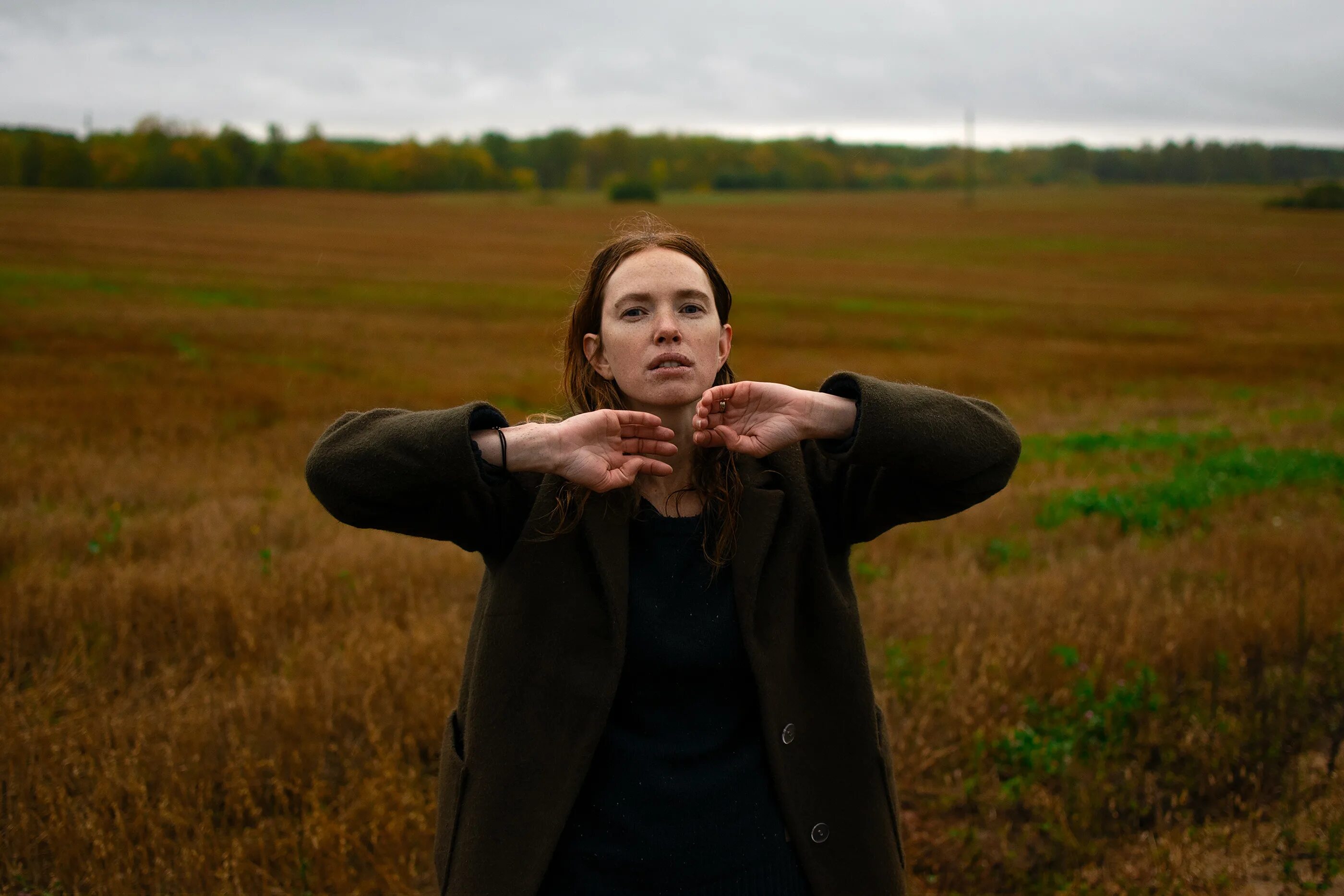 Кореянка с напитком. Арелине мартинес тиктокерша. Megan mayhem. Эстетика няшки. Мрачный подросток.