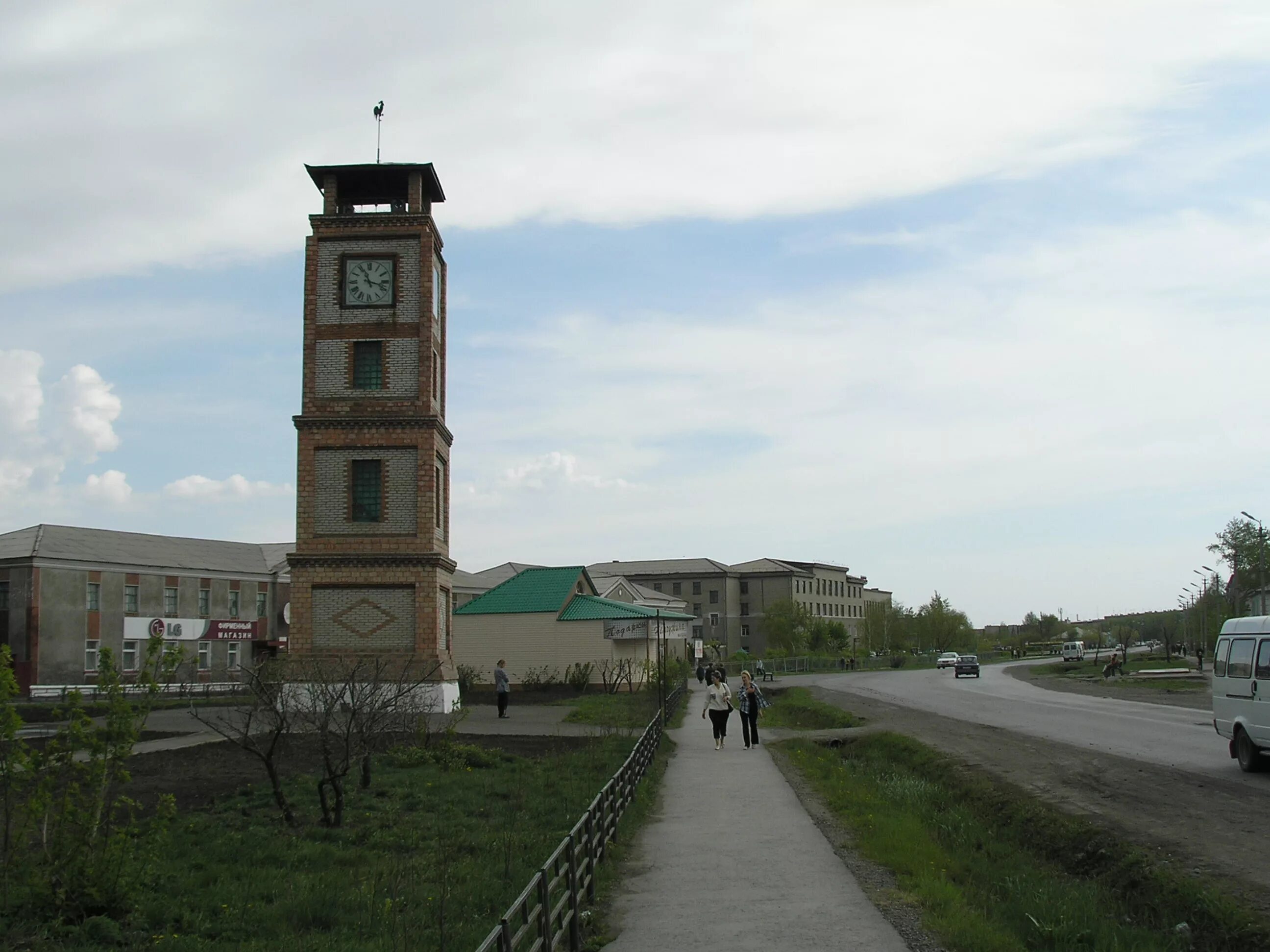 Завтра в татарске. Татарская Новосибирская область. Татарск башня с часами. Башня с часами Татарск Новосибирская область. Улица Ленина Татарска Новосибирской области.