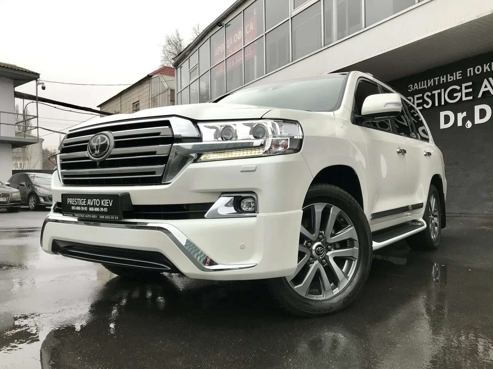 Toyota Land Cruiser 200 2018г. Toyota Land Cruiser 200 2018 премиум. Ленд Крузер белый 200 2018г. Toyota Land Cruiser 200 2018 года выпуска белый. Купить тойота ленд крузер 200 на авито