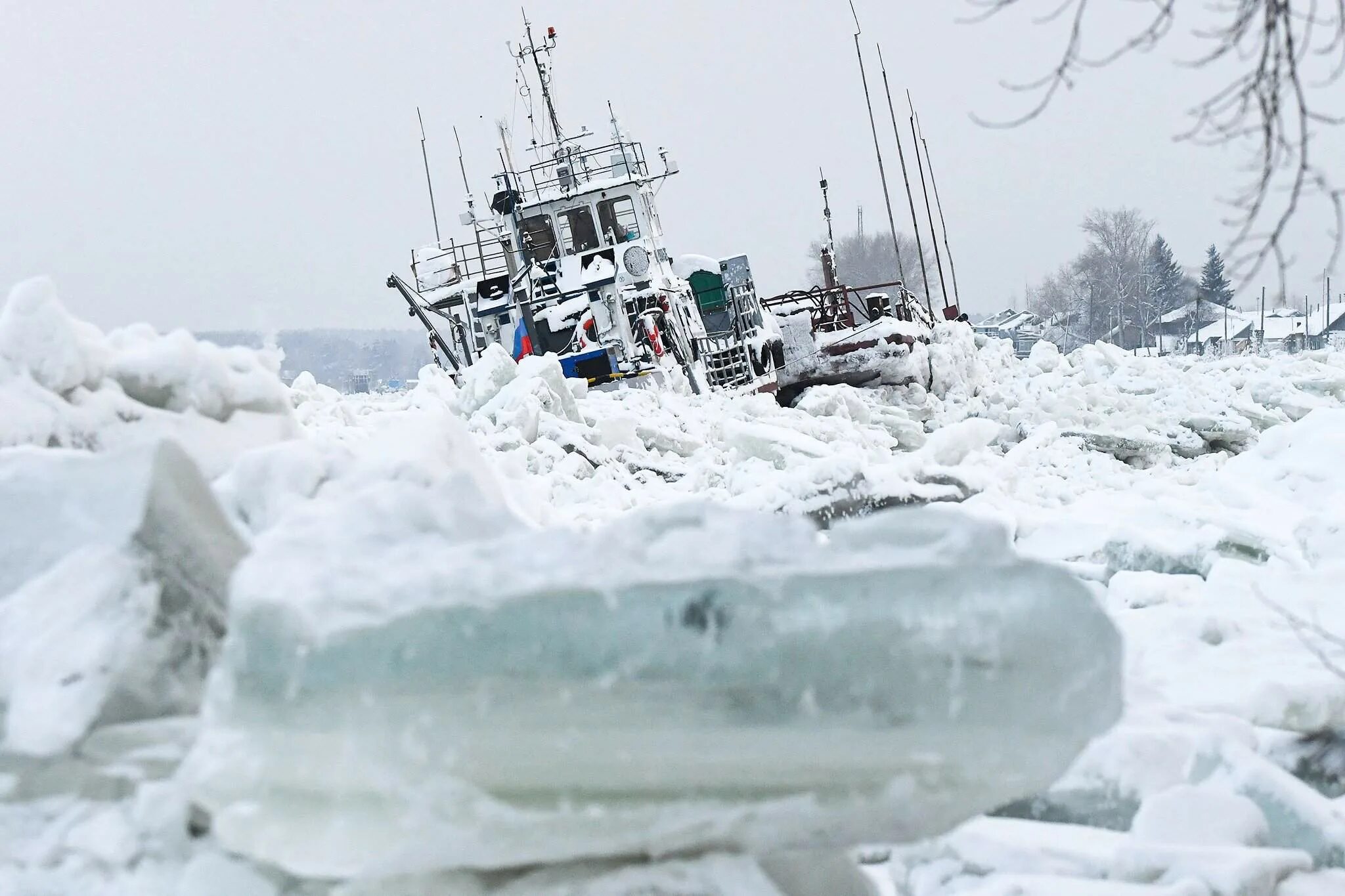 Где кромка ледостава на енисее на сегодня. Торосы на енисее лесосибирск. ледоход на енисее 2025. ледостав на енисее. лед на енисее.