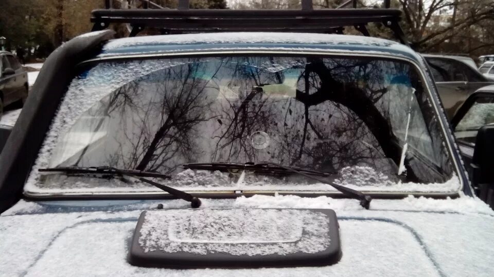 Щетки стеклоочистителя нива 21214 размер. Ваз 2121 щетки стеклоочистителя размер. Щетки стеклоочистителя нива 21214. Рычаг заднего стеклоочистителя нива 21214. Размер щёток стеклоочистителя ваз 2114.