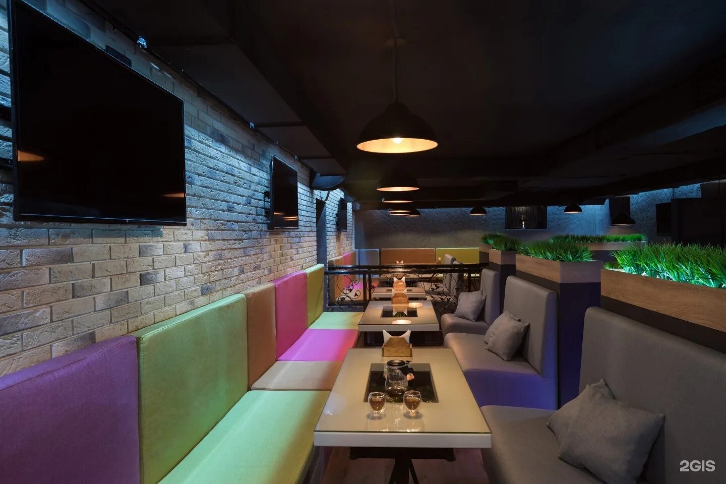 Cosmo bar. Cosmo hookah bar, москва. интерьер кальянной. интерьер кальянных баров. бар в кальянной.