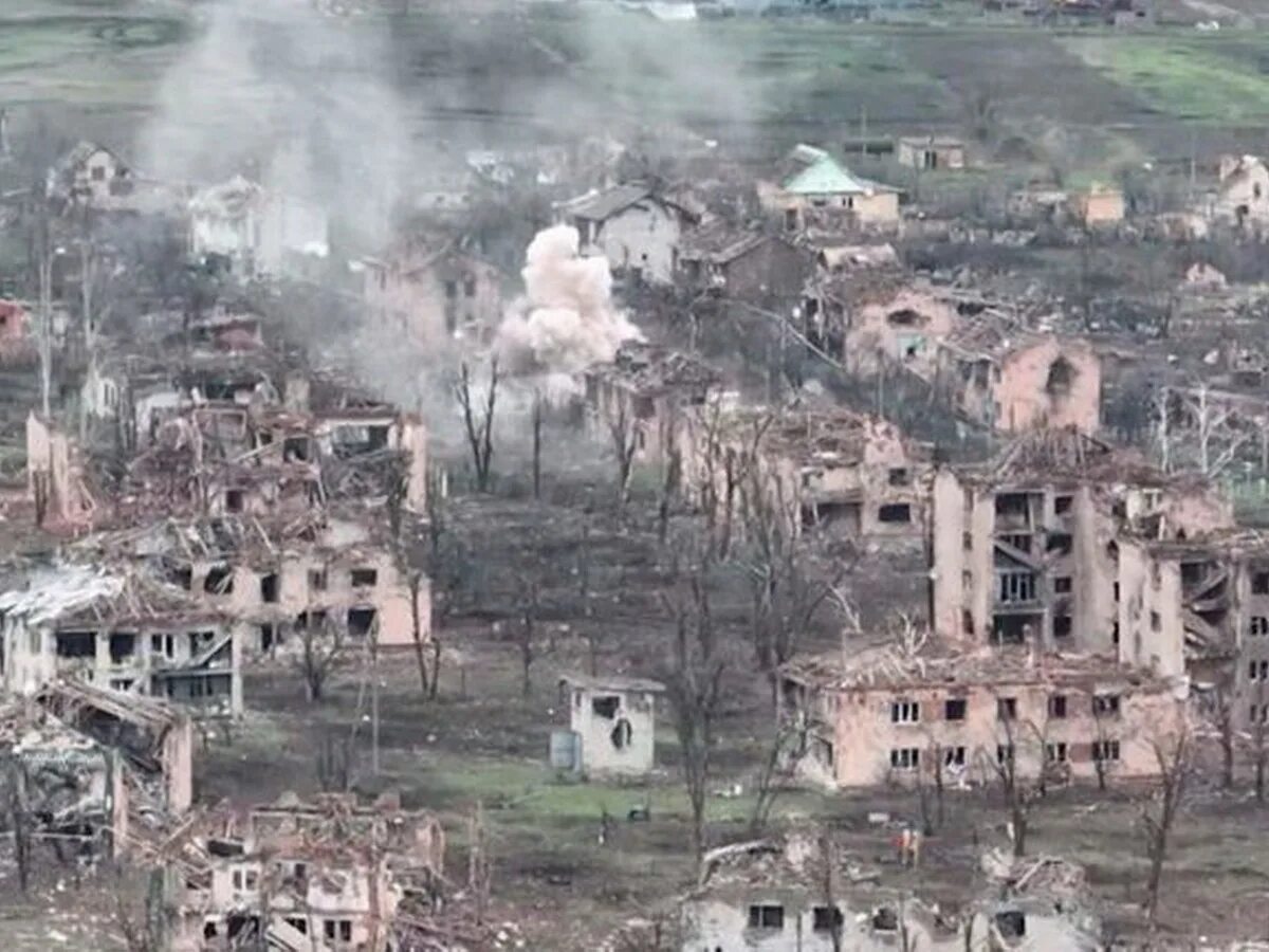 Разрушенные города донбасса. Разрушенный город война. Бои за артемовск 2023. Бахмут после боев. Бахмут после боев.