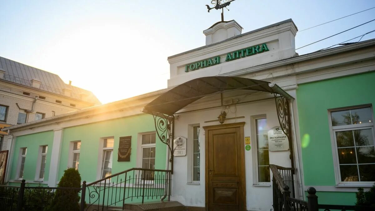 Здание горной аптеки барнаул. Музей ресторан горная аптека барнаул. Туристический центр горная аптека барнаул. Аптеки в горном. Туристический центр горная аптека барнаул.
