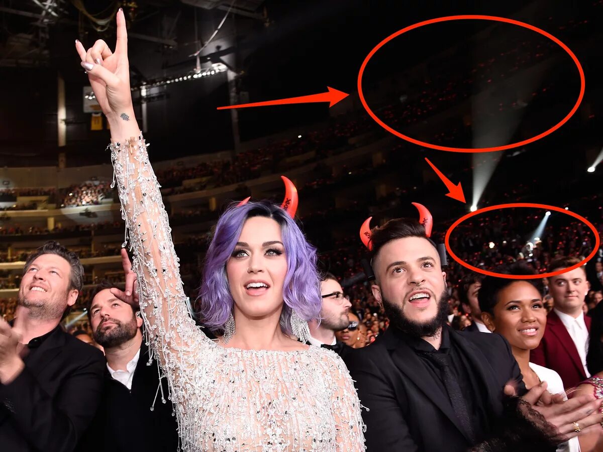 Katy Perry сатана. Леди Гага и Кэти Перри на Грэмми 2015. Звезды поклоняются сатане. Звезды поклоняющиеся дьяволу. Звезды продавшие душу