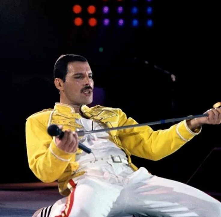 Выступления фредди. Фредди меркьюри. фредди меркьюри 1986. freddie mercury wembley. queen фредди меркьюри.