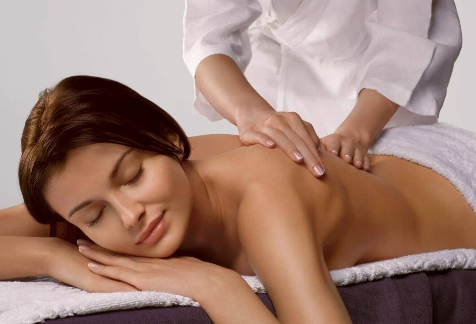 Style massage. Классический массаж. Классический массаж тела. Массаж спины. Классический массаж спины.