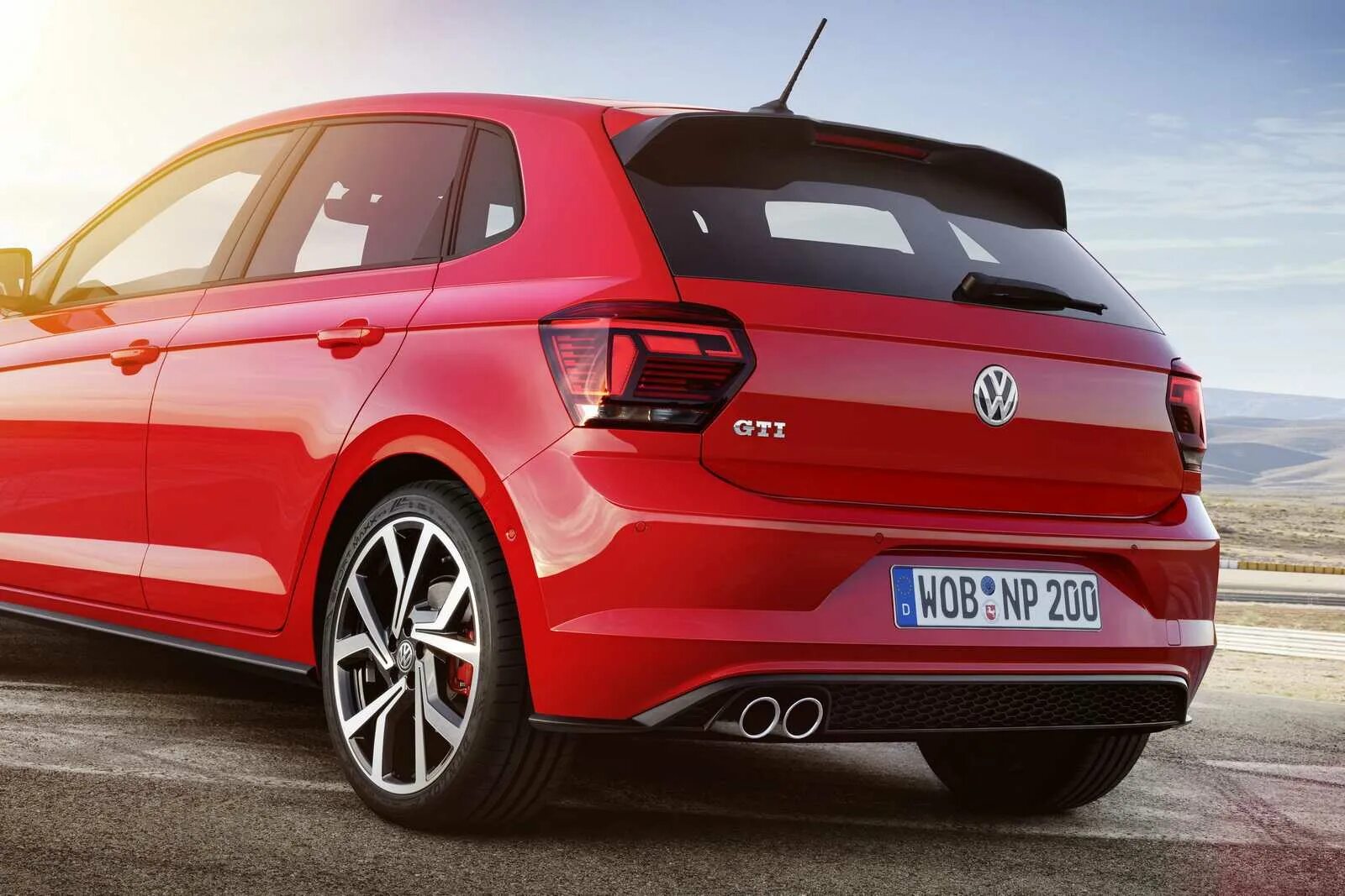 Фольксваген поло 6 поколения. Volkswagen Polo GTI 2017. Volkswagen Polo Hatchback 2018. Volkswagen Polo GTI 2018. Фольксваген поло GTI 2017.