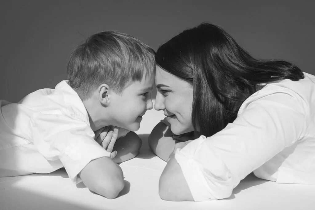 Мой милый сын. Фотосессия мать и сын. цитаты про сына. любовь к сыну цитаты. цитаты про сына со смыслом.