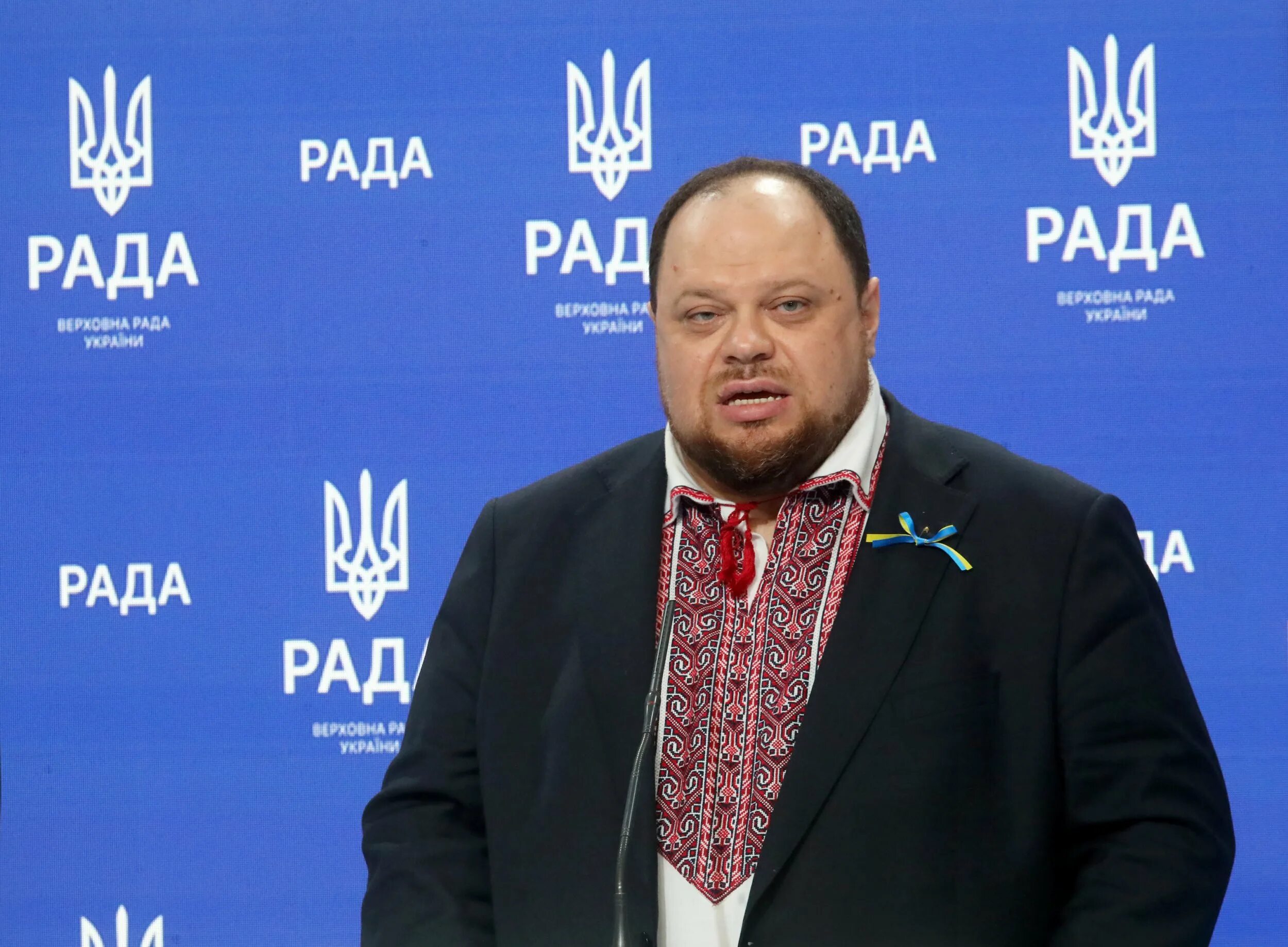 Спикер рады украины стефанчук. Верховная рада стефанчук. Верховная рада стефанчук. Стефанчук спикер верховной рады мемы. Бывший председатель верховной рады украины.