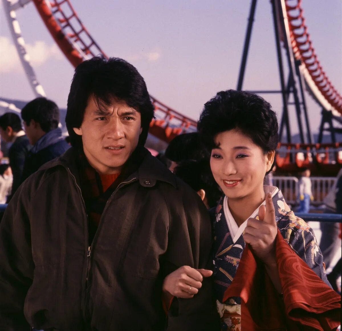 мои счастливые звезды (1985). юэнь бяо и джеки чан. мои счастливые 20 лет. мои счастливые звезды (1985). джеки чан мои счастливые звезды.