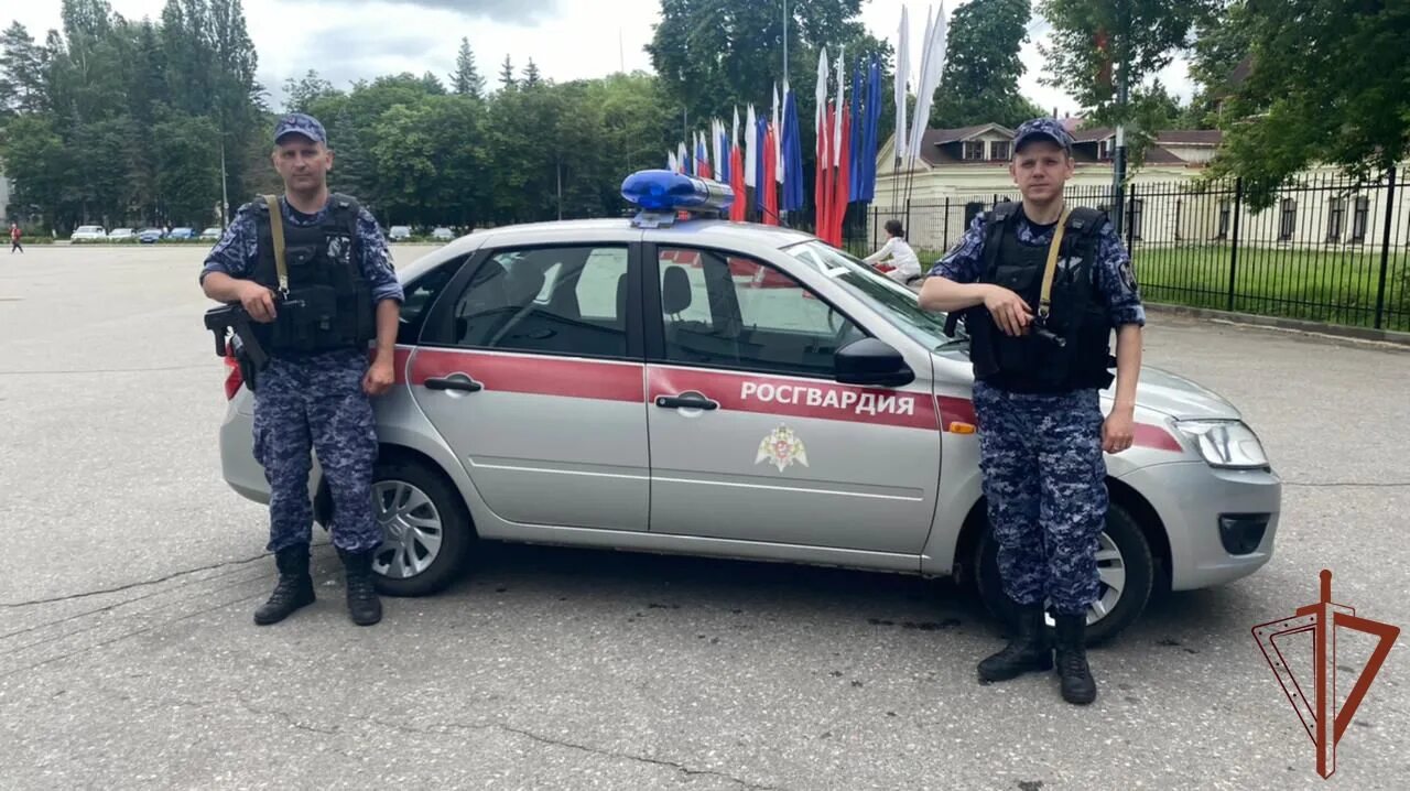 Росгвардия Брянской области сотрудники. Росгвардия Брянск. Сотрудники правоохранительных органов. Росгвардия девушки. Детям сотрудников росгвардии