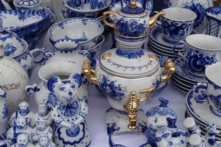 Народный промысел гжельская керамика. Фаянс гжель. Народные промыслы гжельская роспись. Посуда из гжели. Гжельский фарфоровый завод экскурсия.