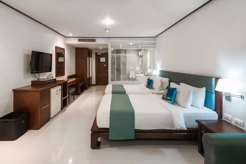 Andaman beach suites. Андаман Бич Патонг. Отель Andaman Beach Hotel. Andaman Beach Suites 4*, Таиланд, Патонг. Andaman Beach Suites Hotel - Sha Extra Plus.