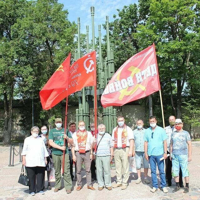 кпрф псков ножка. тарасов кпрф псков александр. дмитрий михайлов кпрф псков. кпрф псковское отделение. кпрф заседание d 1993.