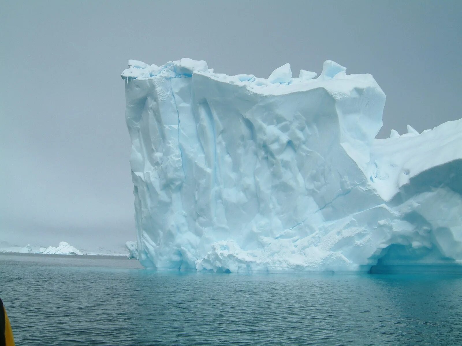 Куски льда в океане