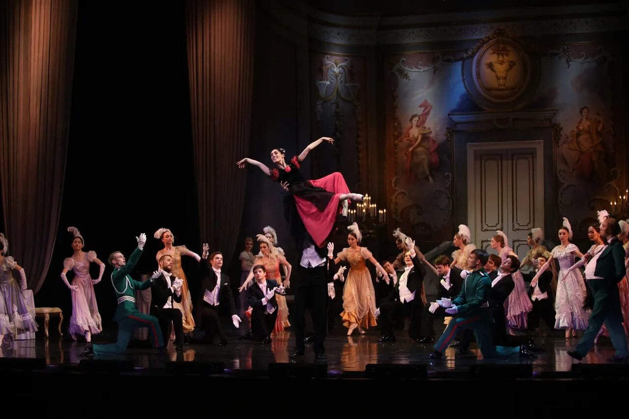 Балет анюта содержание. Фестиваль в честь великой русской балерины галины улановой. Балет анюта содержание. Спектакль анюта оперный театр. Балет анюта гаврилин васильев.