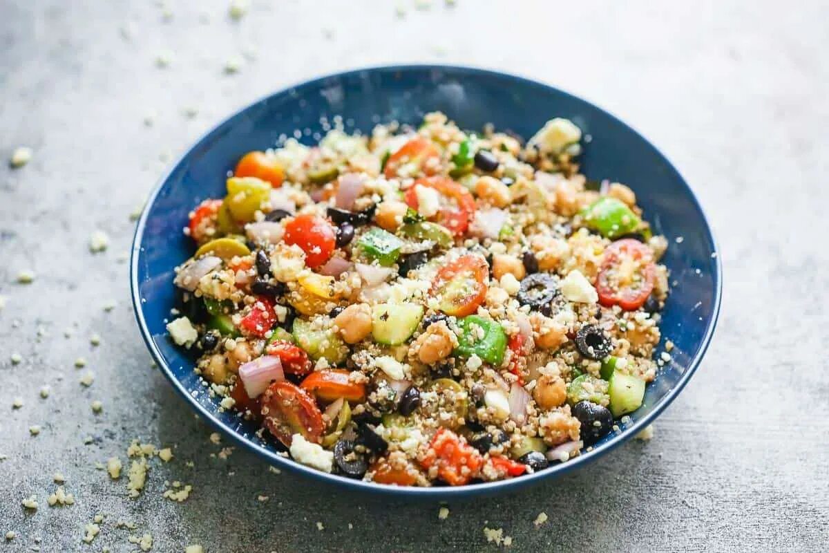 Киноа приготовить на гарнир вкусно и быстро. Каша киноа. киноа смесь. киноа с индейкой. киноа с индейкой и овощами.