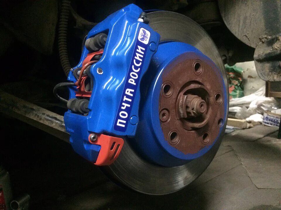 Катерик торм. Тормозная система BREMBO на Golf 7. 4pot Subaru цвет. Тормозные суппорта почта России. Суппорт тормозной 19150983 тормозные колодки.