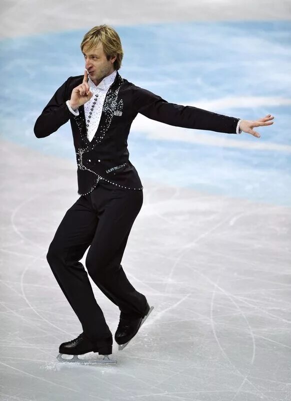 Популярные фигуристы. Плющенко фигурист. Плющенко фигуристы россии. Популярные фигуристы. Фигурное катание плющенко.