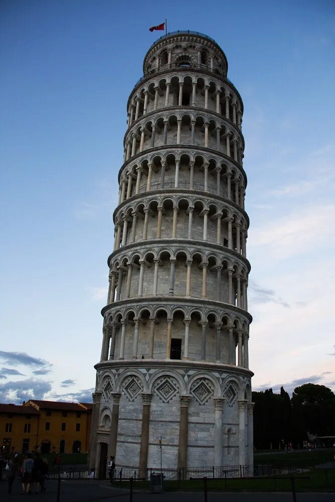 Падающая башня в пизе. Пизанская башня обои. Башня интересно. Пизанская башня юнеско. Греция с пизанской башней.
