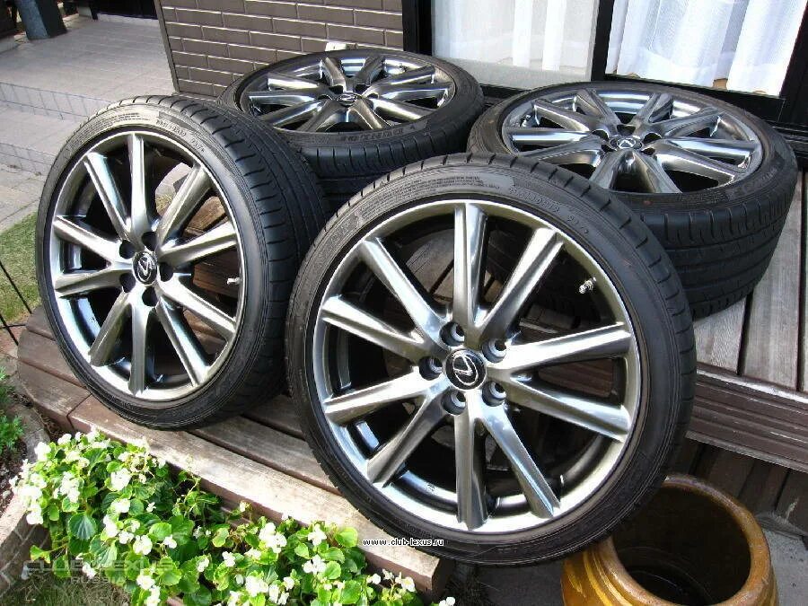 Резина 245 40 r19. Lexus gs 245 45 18. колёса lexus r19. диски r19 лексус 245 40. диски lexus gs f sport r19.