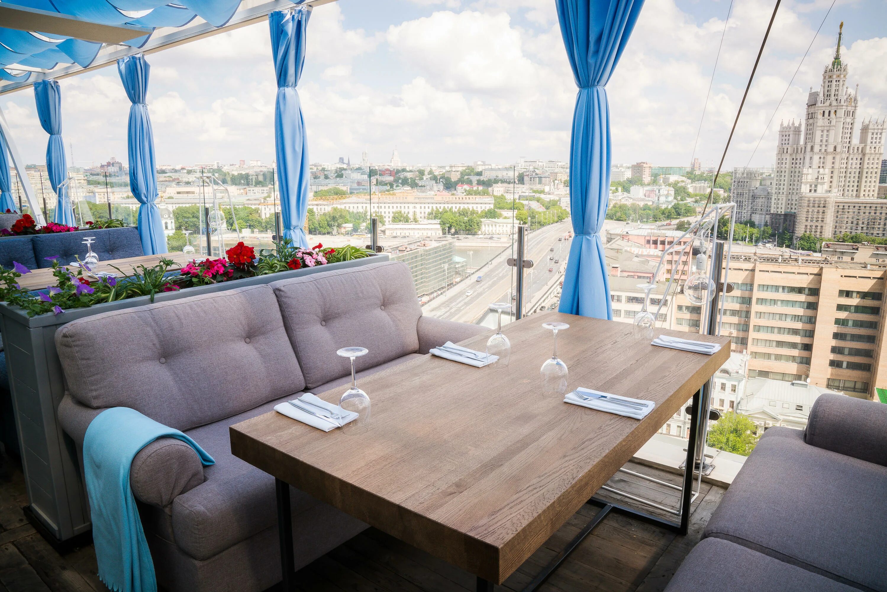 Вегас роуз бар. Лаунж-ресторан «летняя веранда цмт». Ресторан rose bar crocus city. Ресторан в центре с летней верандой. Эларджи ресторан москва.
