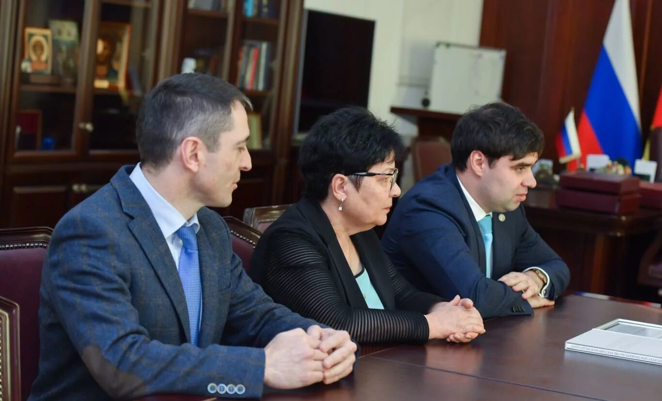 бутаев касполат александрович. финансовая академия владикавказ. финансовый владикавказ. директор филиала владикавказ финансовый. втэт владикавказ миллера.