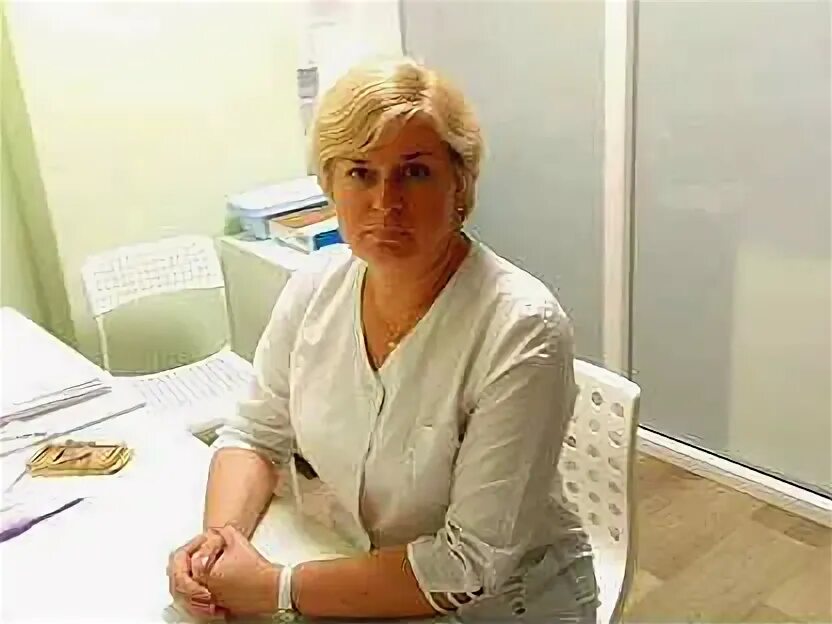 Фото врача в белом халате. Международный день медицинской сестры. Медсестра в процедурном кабинете. Дача медсестры. Медсестра вакансии новосибирск.