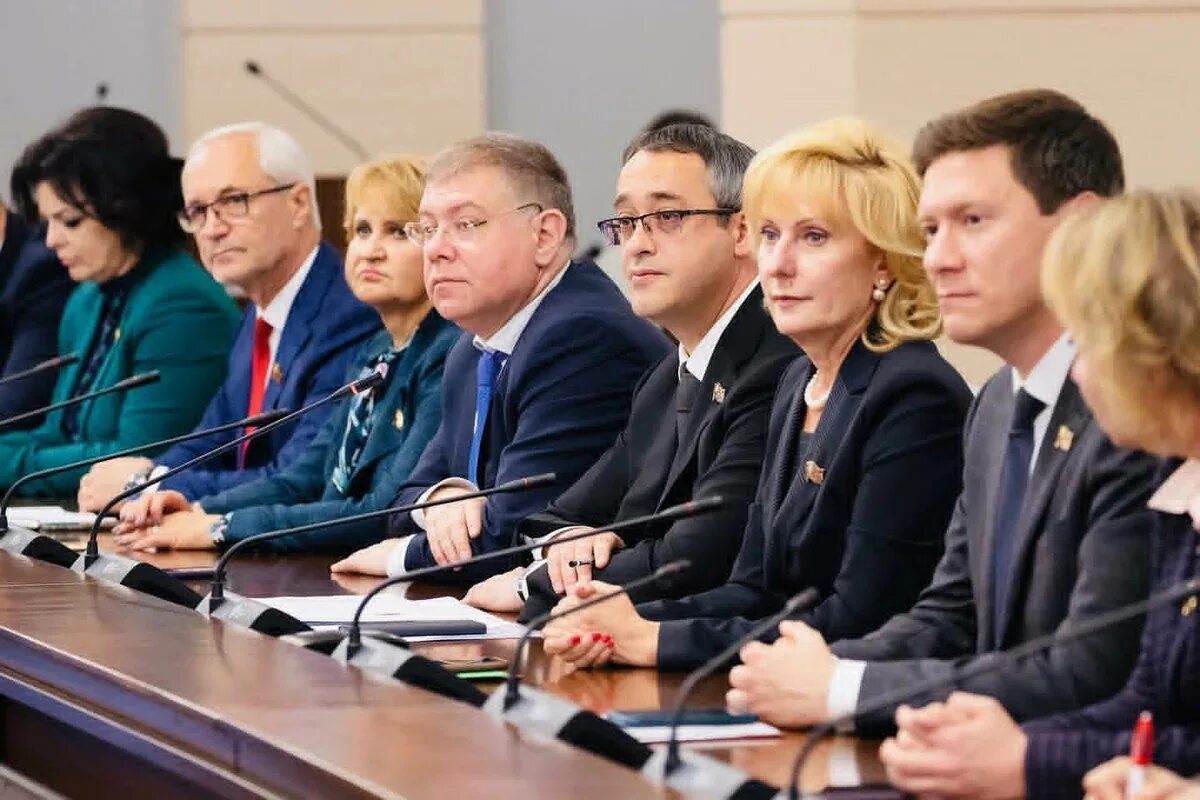 Сайт думы муниципального. Московская городская Дума. Моковская городская Дума. Депутат Московской городской Думы. Фото депутатов Московской городской Думы.