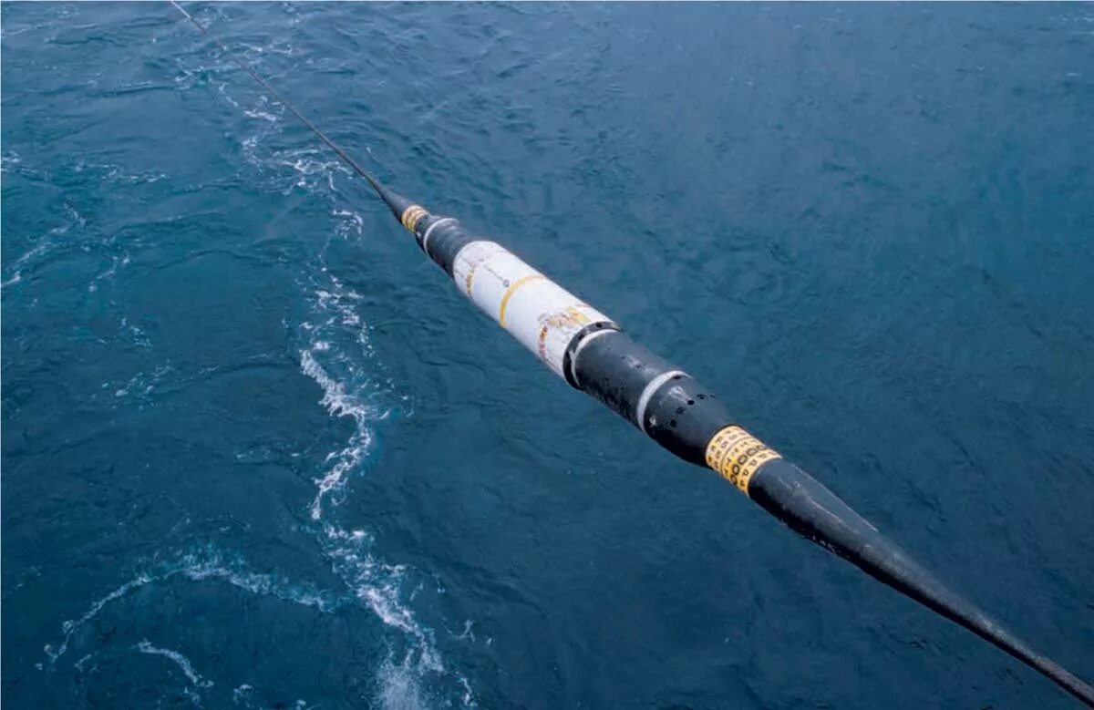 Кабели интернета на дне океана. Магистральный оптоволоконный кабель морской. Подводный оптический кабель. Трансатлантический оптический кабель. Подводные кабели интернета.