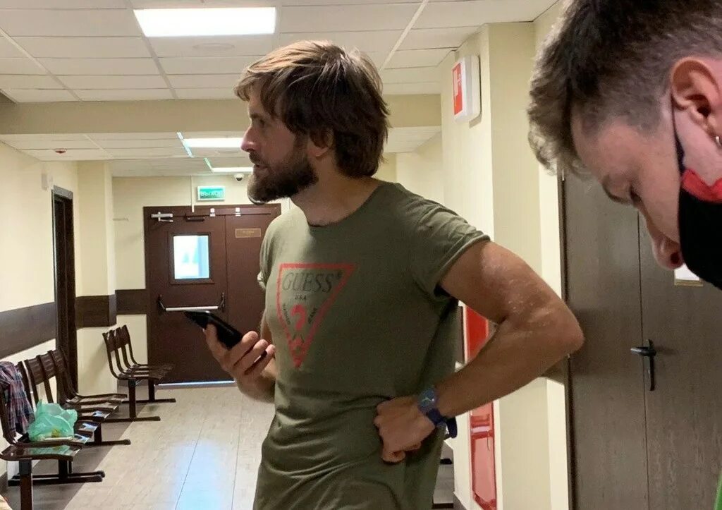 Петр верзилов. Верзилов петр журналист. Акционист петр верзилов. Акционист петр верзилов. Верзилов работы.