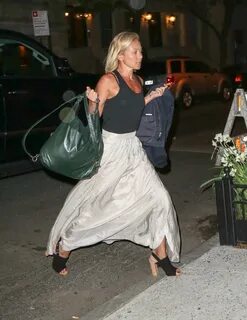 KELLY RIPA Arrives at Her Home in New York 04/25/2016 - HawtCelebs.