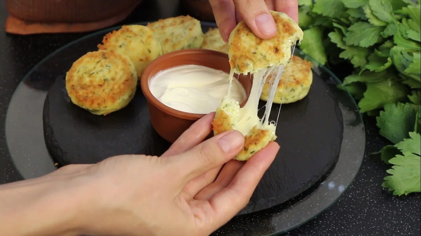 Сырники с сыром и зеленью