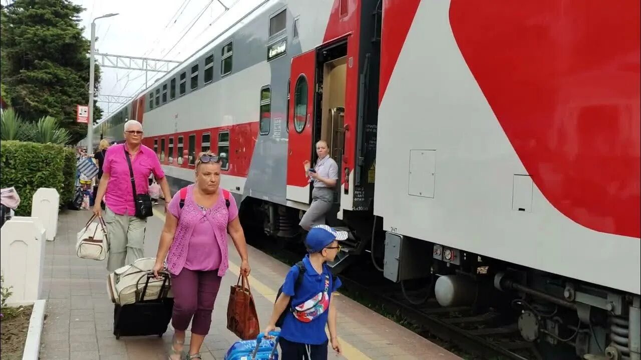 Ярославль лазаревское поезд. 035а Северная Пальмира двухэтажный. Северная Пальмира поезд. Поезд Сочи. Поезд до Лазаревского.