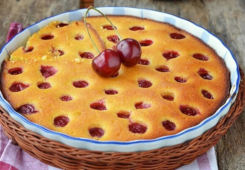 Кето пирог с вишней. Пирог вишневый шик. Венский вишневый пирог. Пирог с вишней. Просто рецепт вишневый пирог.