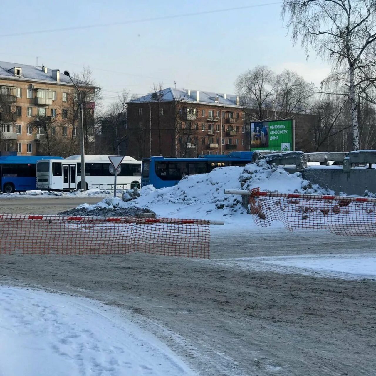 Территория Новокузнецка. Автовокзал города Новокузнецка. Новокузнецкий автовокзал 1967. Новокузнецкие улицы утопают в снегу.