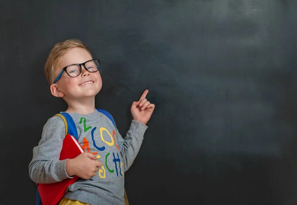 Ребенок стал человеком. Маленький мальчик в школе. Back to School child. School Kids. Back to School дети.