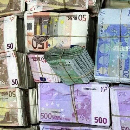 К чему снится найти деньги крупными купюрами. Пачками деньги во сне. к чему снится пачка денег. к чему снится пачка денег бумажных. сонник деньги бумажные крупные купюры много.