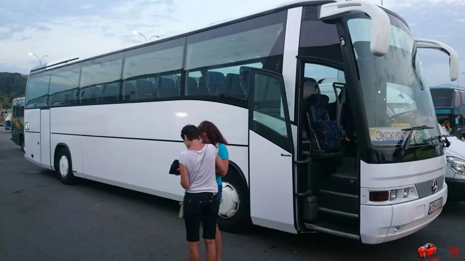 мерседес бенц туризмо автобус. трансфер автобус. автобусы напрокат. киев щецин автобус. чëрный автобус ютонг.