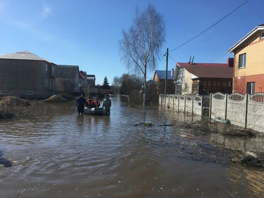 Уровень воды в реке в орле. Паводки в Орловской области. Орловский пруд Волгоград. Уровень воды в реках Орловской области. Кромы Орловская область.