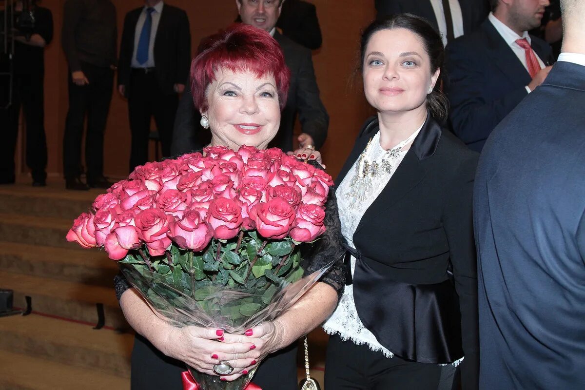 Королева-мать великобритании. Королева мать 2002. Мама стала королевой. Моя мама стала королевой. Мама стала королевой.